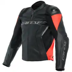 <strong>Dainese Racing 4 Leather Jacket</strong> er en ikonisk motorsykkeljakke fra Dainese, designet for sportskj&oslash;ring med en atletisk og tett passform som gir utmerket beskyttelse og komfort.