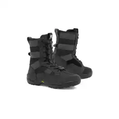 Ekstremt funksjonelle motorsykkelsko inspirert av milit&aelig;rst&oslash;vler som kombinerer et robust utseende med den h&oslash;yverdige vanntettheten fra Hydratex