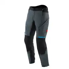 Mangen Abs&oslash;luteshell&trade; Pro Pants er motorsykkelbukser designet for eventyrkj&oslash;ring, b&aring;de p&aring; vei og p&aring; grusveier.